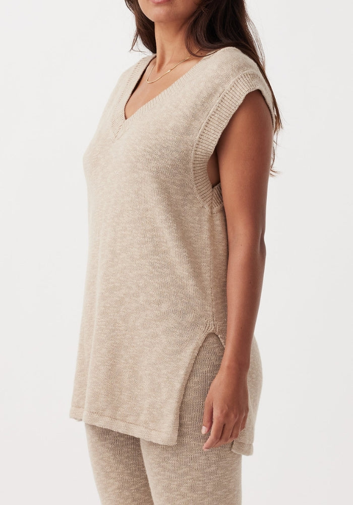 ARCAA Emma Vest - Taupe