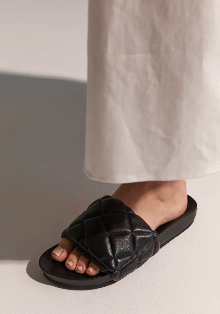 Quilted slide top sandals