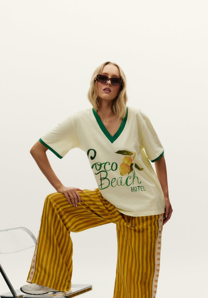 MAKU Coco beach Hotel V-Neck Tee