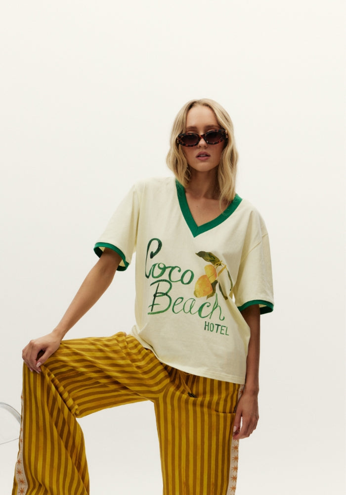 MAKU Coco beach Hotel V-Neck Tee