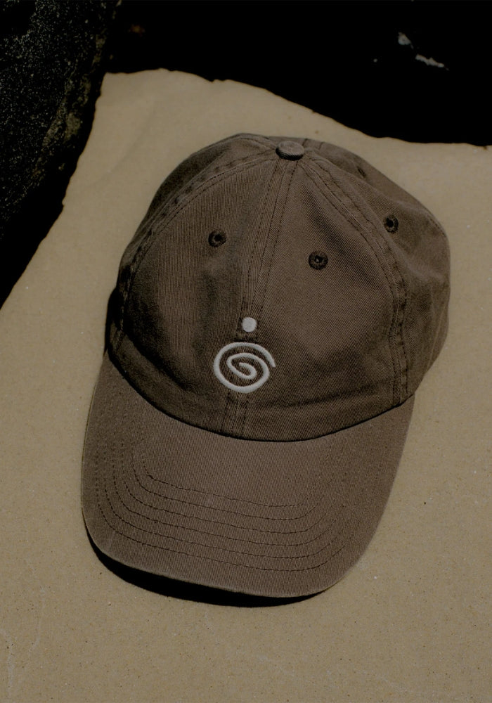 SUN RITUALS Re-centre Cap - Choc