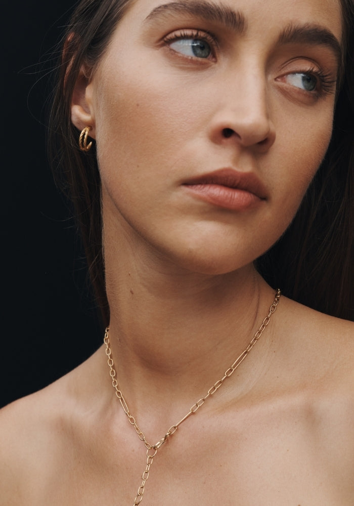 TEMPLE OF THE SUN Priam Split Hoops Gold
