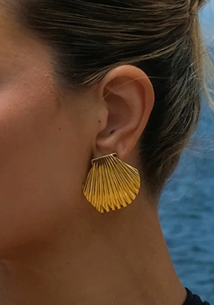 Vintage Shell Gold Earrings